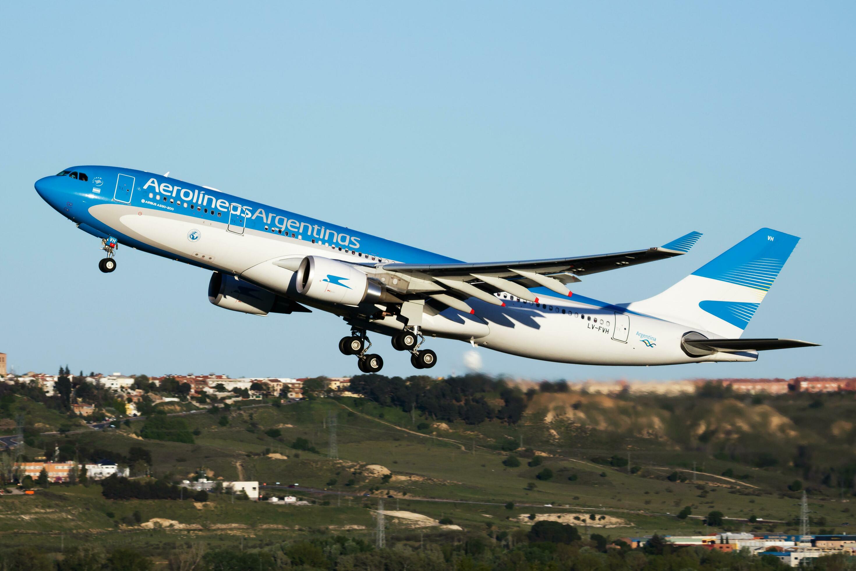 Aerolíneas Argentinas logra por segundo año consecutivo superávit operativo y cierra 2025 sin aportes estatales