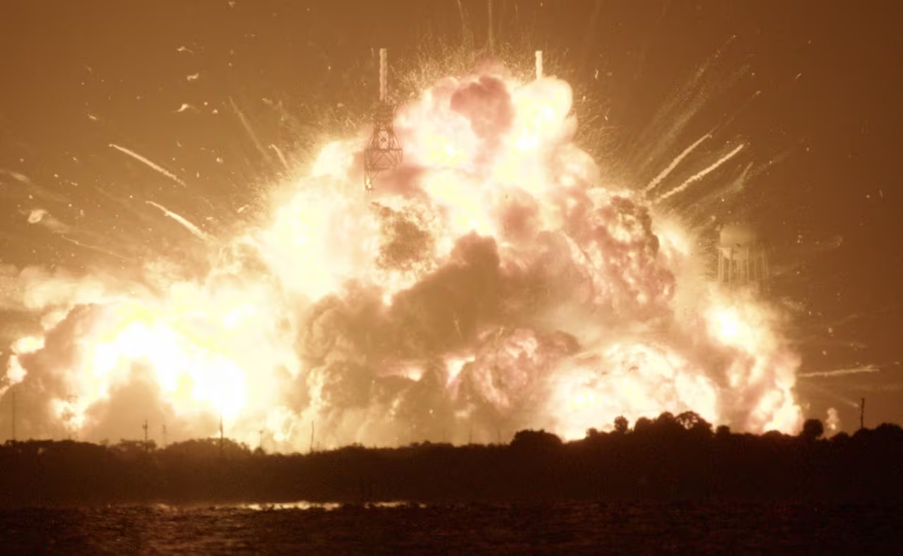 La explosión del cohete de Bezos durante una prueba en Florida deja a la NASA más dependiente de SpaceX
