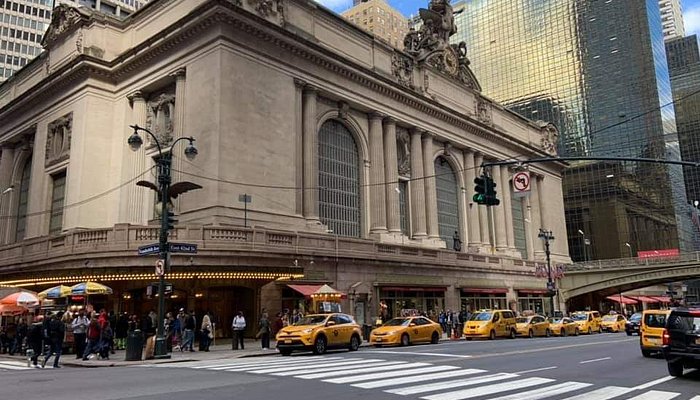 Ataque con cuchillo en el metro de Nueva York dejó tres heridos y al agresor muerto